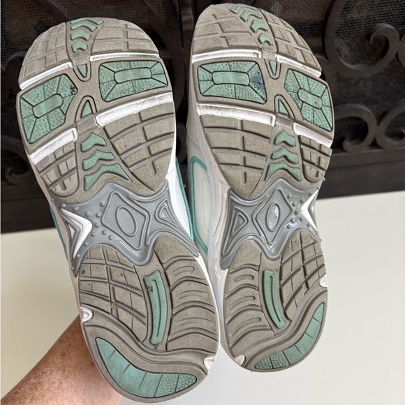 Vionic 23 Walker Tennis Shoes Size 9 - Picture 7 of 9